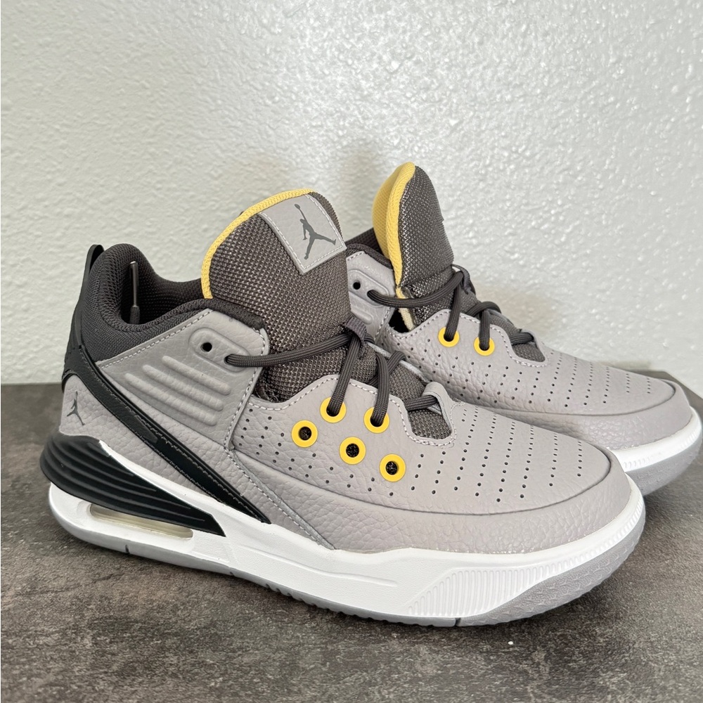 Jordan Max Aura 5 "Cement Grey/Anthracite/Topaz Gold/White" Grade School Boys
